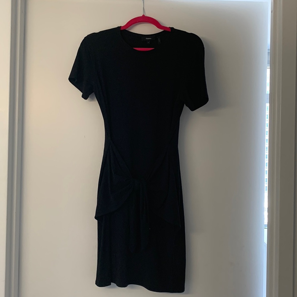 Theory, size small, front tie dress, short sleeves, stretchy material